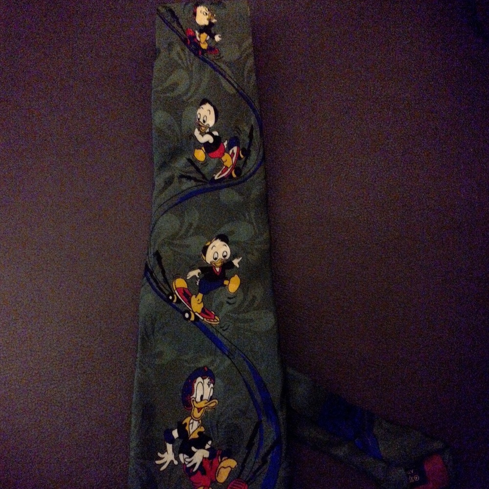 Walt Disney Donald Duck and Nephews Green Tie - Picture 2 of 3